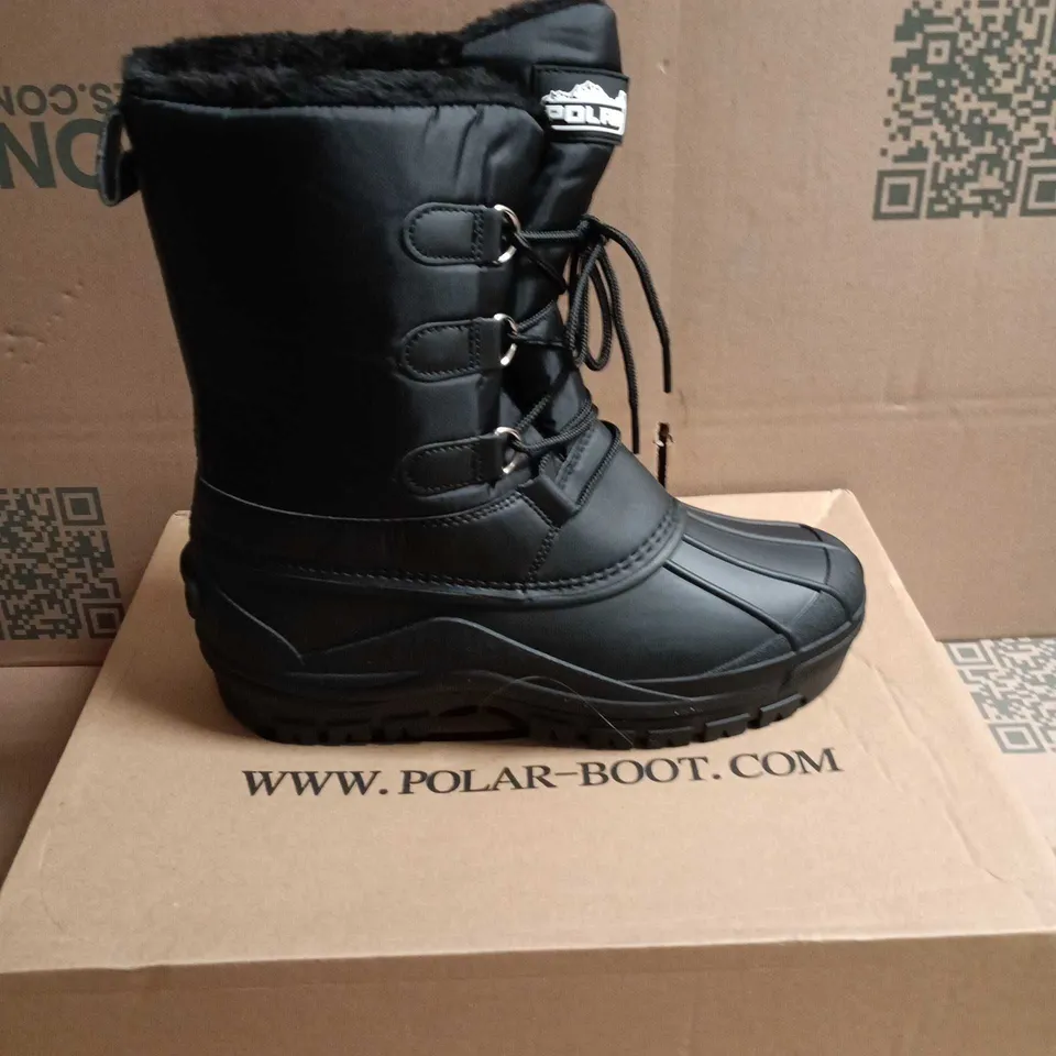 BOXED PAIR OF POLAR BLACK WINTER BOOTS – UK 9 