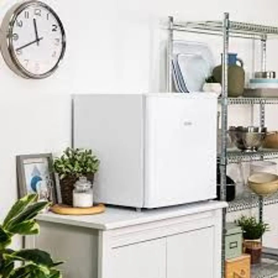 BOXED ABODE ATTF0E1W 43L COMPACT TABLE TOP FRIDGE - WHITE