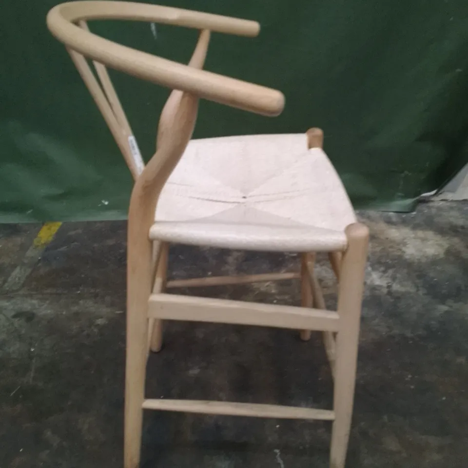 WOODEN BARSTOOL 