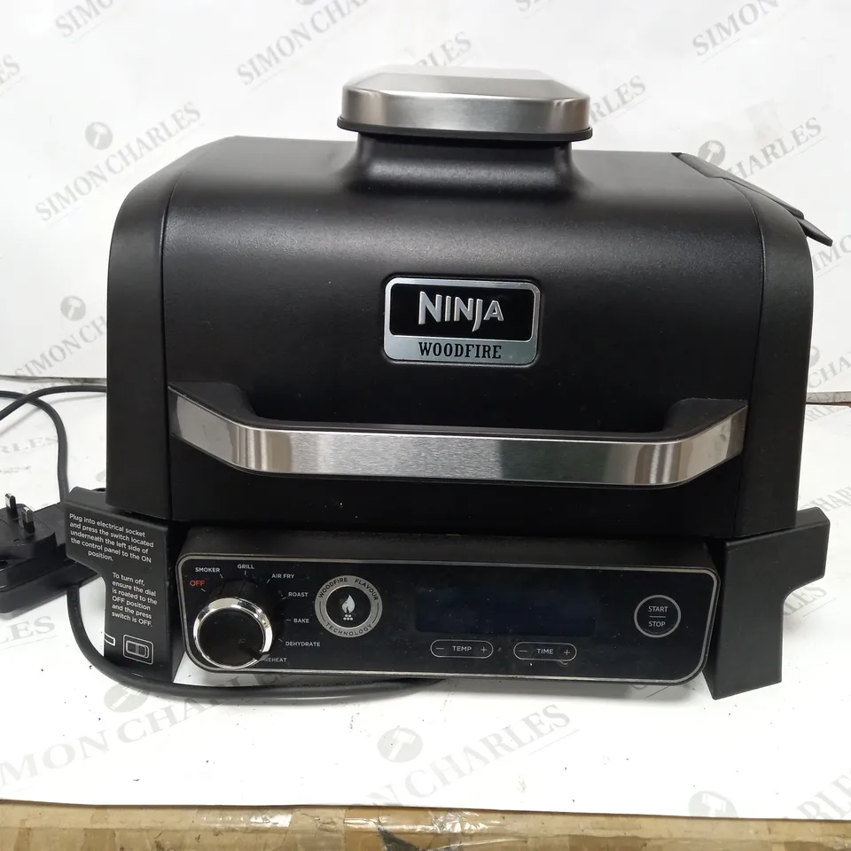 BOXED NINJA WOODFIRE ELECTRIC BBQ GRILL & SMOKER WITH AIR FRY FUNCTION OG701UKQ
