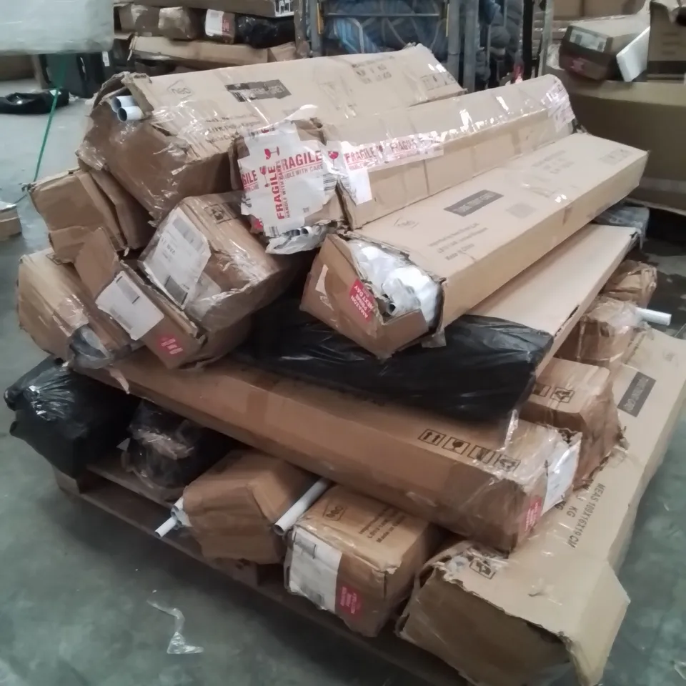 PALLET CON A LARGE QUANTITY OF NEO TUBE TENTS