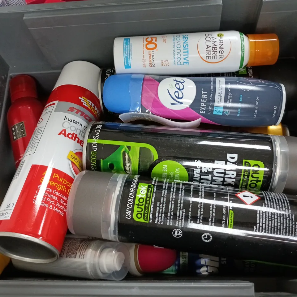 APPROXIMATELY 12 ASSORTED AEROSOLS TO INCLUDE EVERBUILD STICK2 CONTACT ADHESIVE, AUTOTEK BUMPER & TRIM SPRAY PAINT, GARNIER SENSITIVE ADVANCED, ETC
