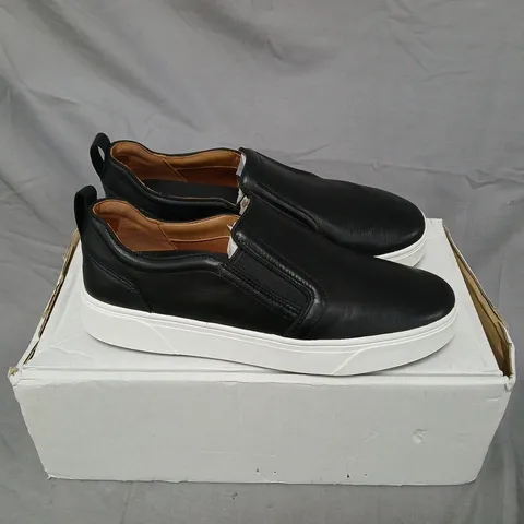 VIONIC KIMMIE TRAINERS IN BLACK - 6.5