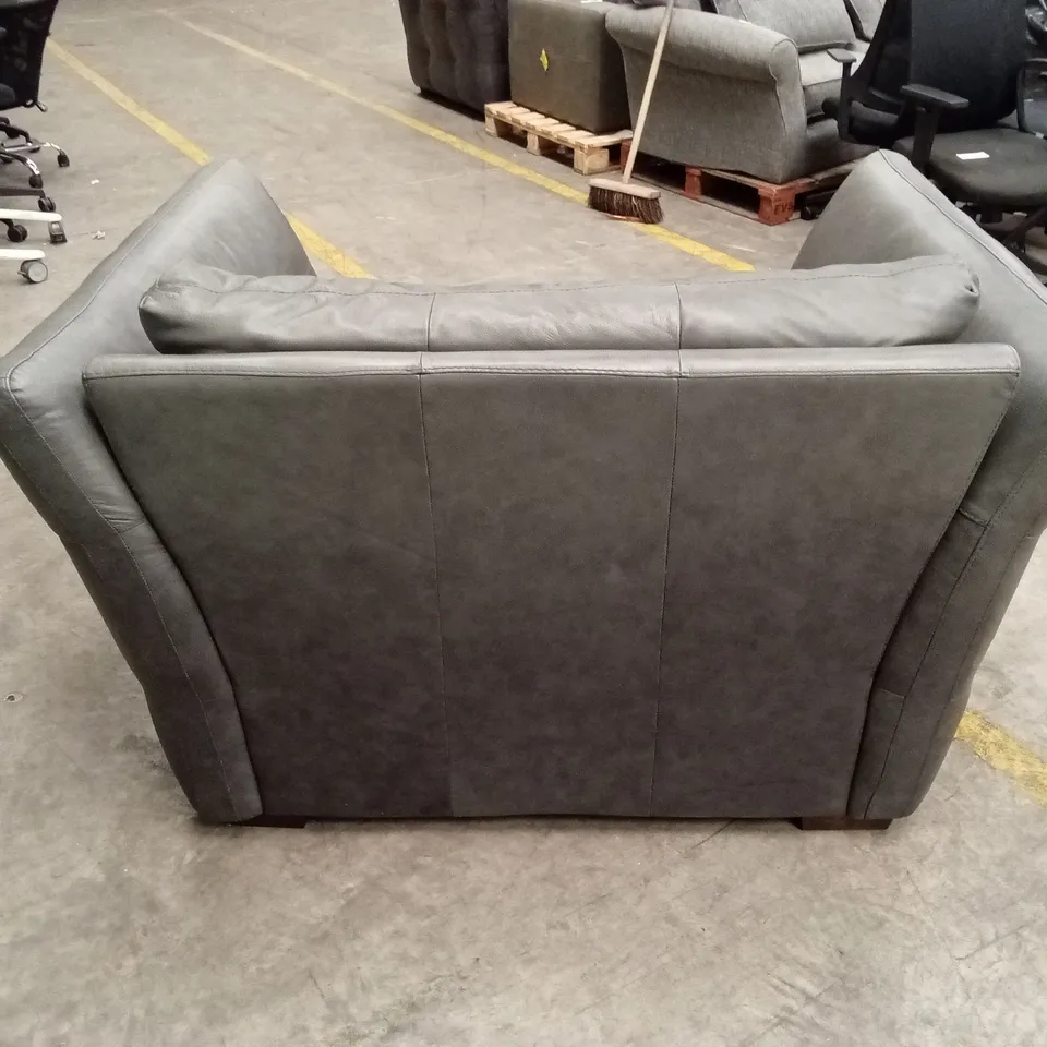 QUALITY DESIGNER WIDE LEATHER SNUGGLE CHAIR