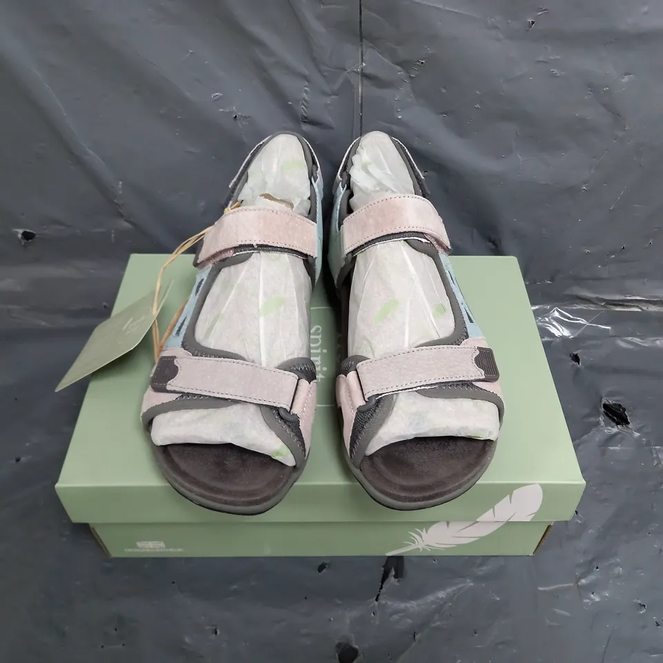 BOXED PAIR OF WOMENS SUEDE MULTI SANDALS SIZE 7