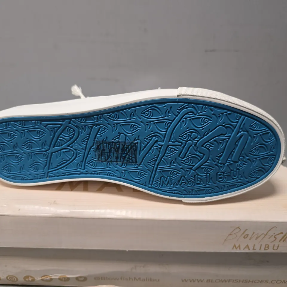 BLOWFISH MALIBU MARTINA TRAINERS NEWPORT IN OFF WHITE - SIZE 4