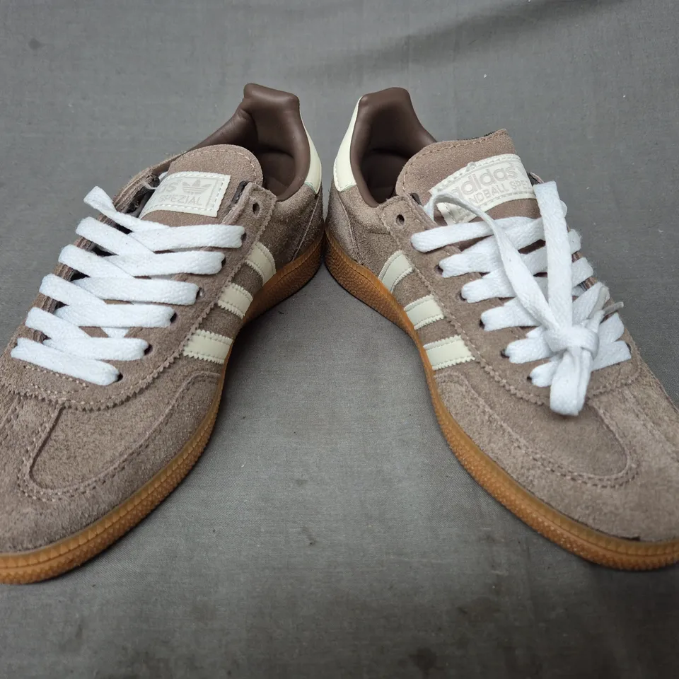 BOXED PAIR OF ADIDAS HANDBALL SPEZIAL SHOES IN TAUPE/WHITE UK SIZE 4