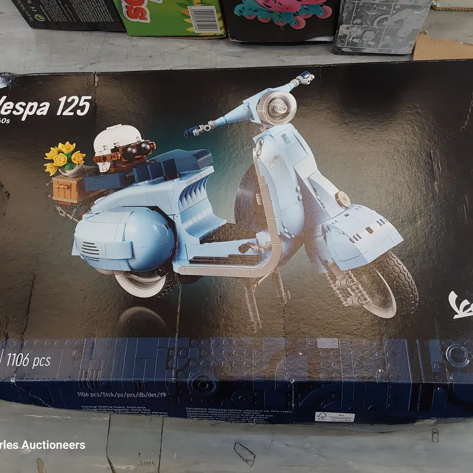 LEGO VESPA 125 SCOOTER MODEL (SET 10298) RRP £79.99
