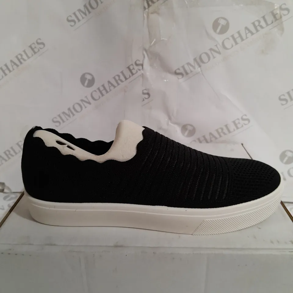 BOXED PAIR OF SKECHER STREET SHOES (BLACK), SIZE 6 UK