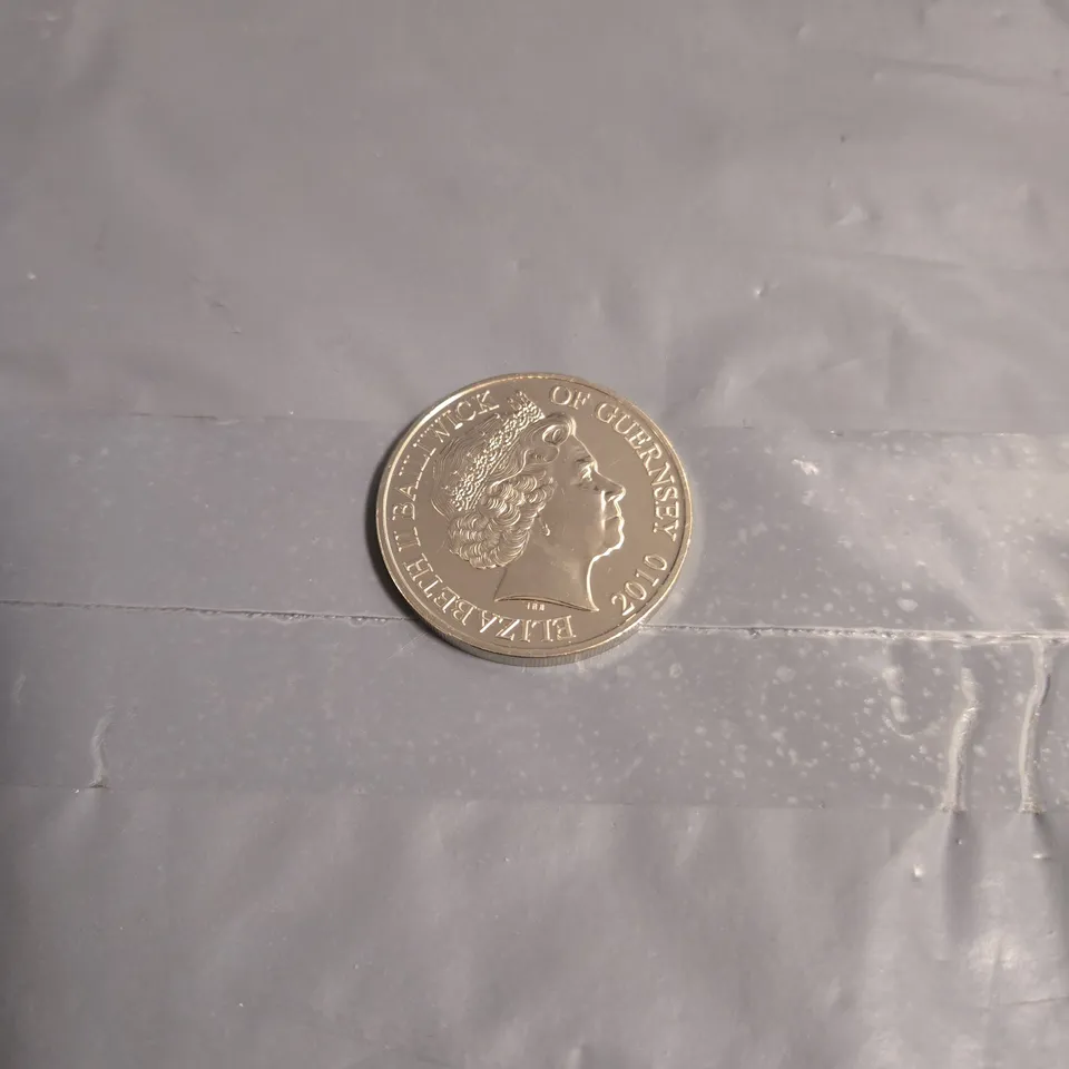 2010 GUERNSEY BATTLE OF BRITAIN 70TH ANNIVERSARY COMMEMORATIVE £5 COIN