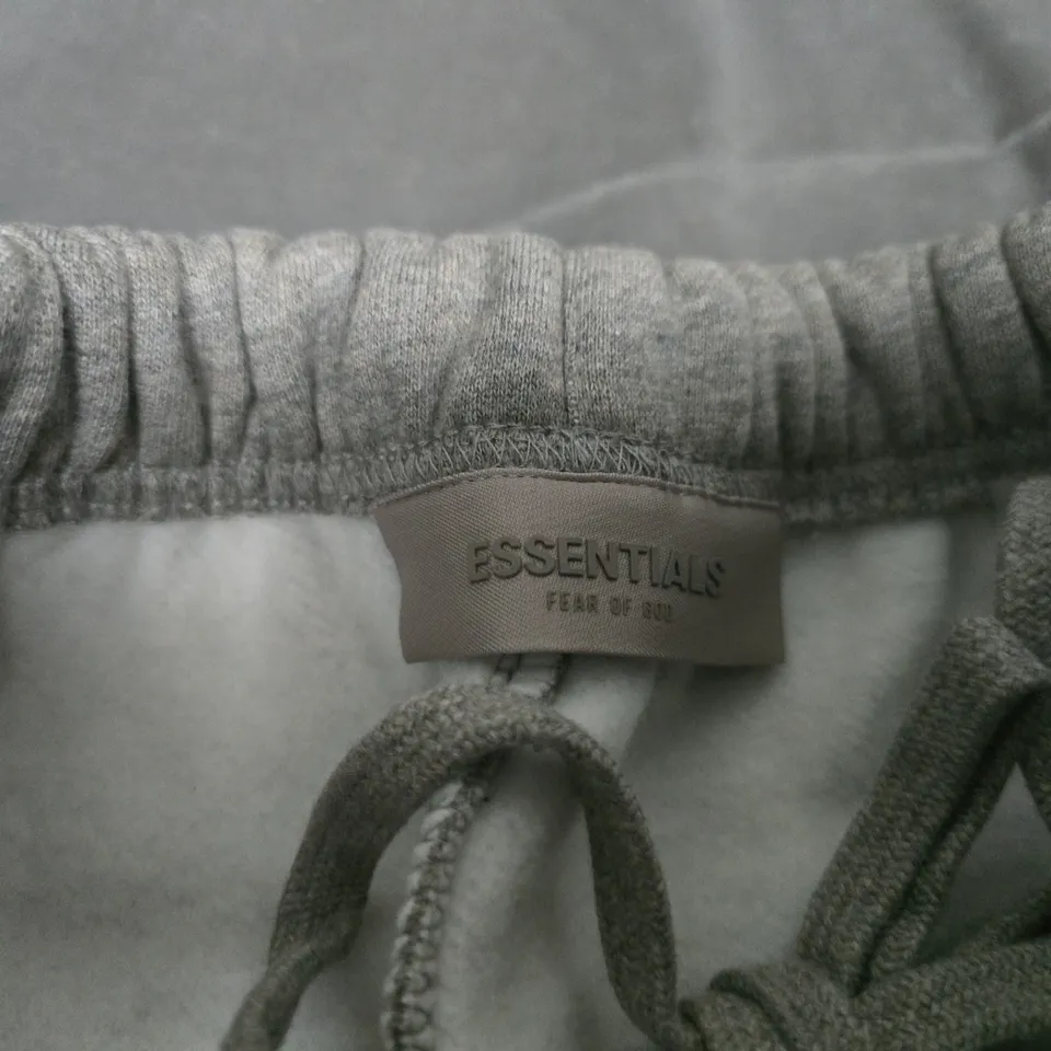 FEAR OF GOD ESSENTIALS DARK OATMEAL SHORTS – MEDIUM (MEN'S)