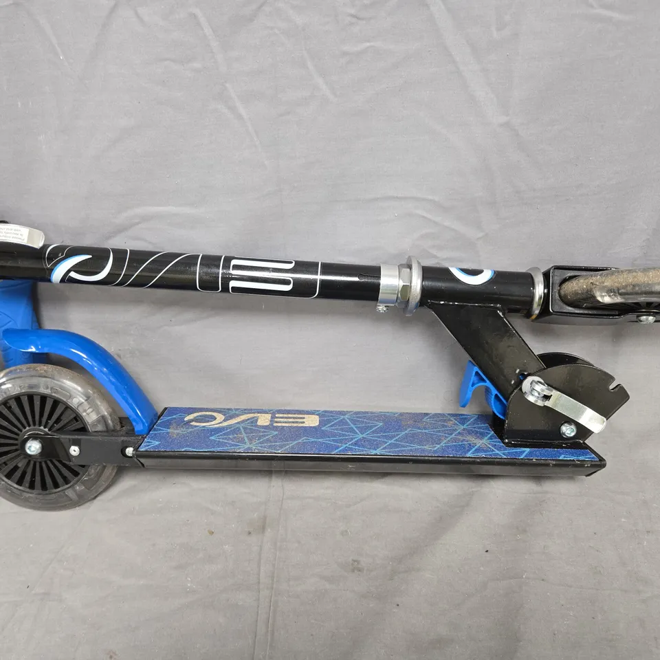 BOXED EVO LIGHT UP INLINE SCOOTER