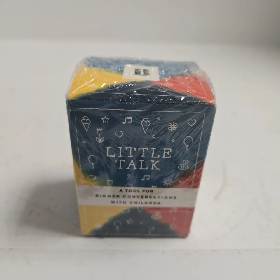 TOTE OF APPROXIMATELY 15 ASSORTED ITEMS INCLUDING MASTER BILLIARD CHALK, WARHAMMER GREY KNIGHTS DICE AND LITTLE TALK GAME