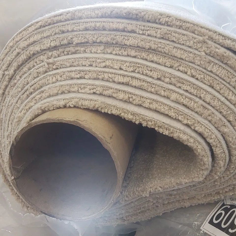 ROLL OF QUALITY HIGH BELI CARPET - APPROXIMATELY 6.4 x 4m