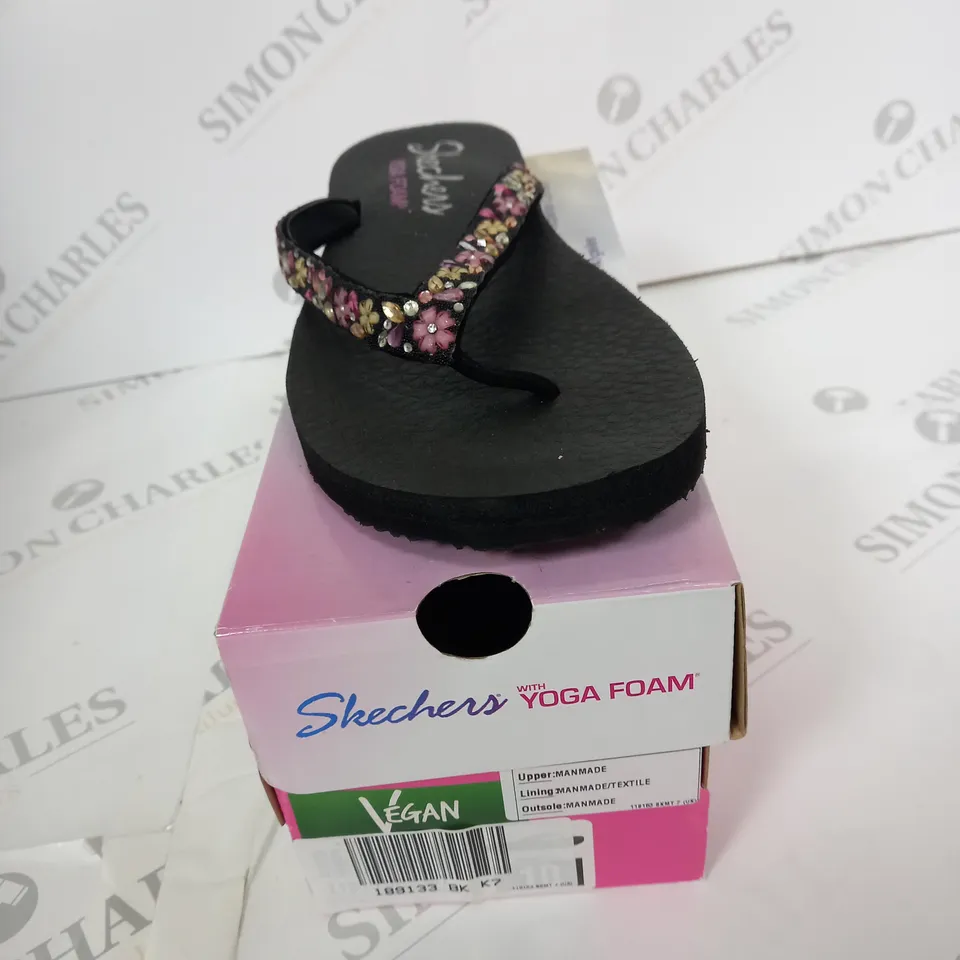 SKECHERS YOGA FOAM SANDALS BLACK AND FLORAL SIZE 7