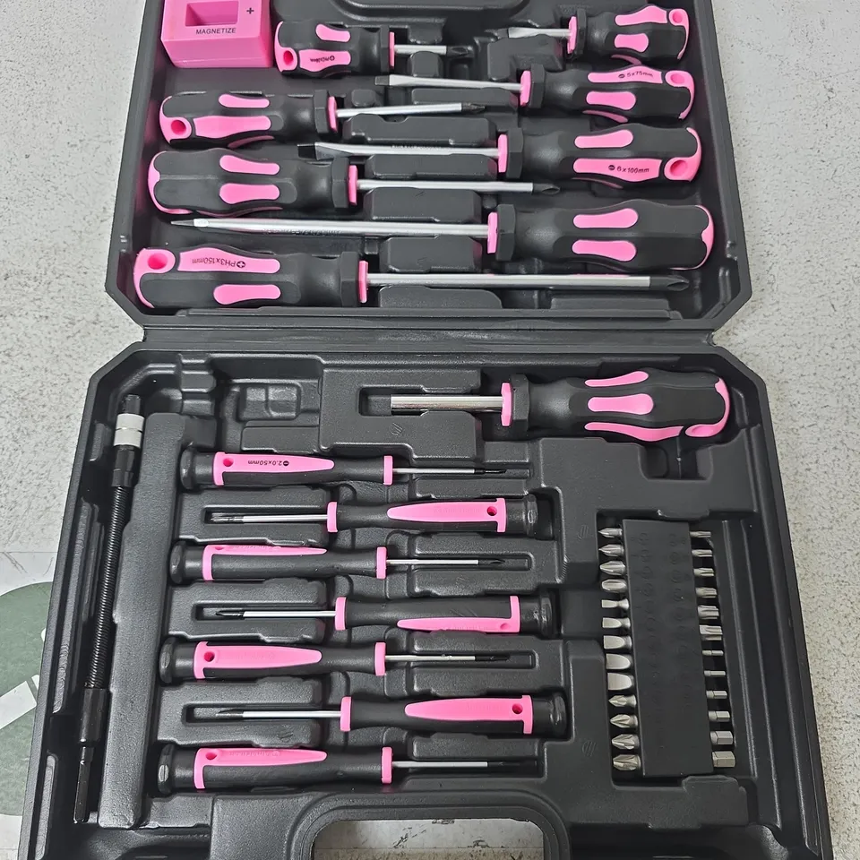 AMARTISAN PINK HAND TOOL SET 