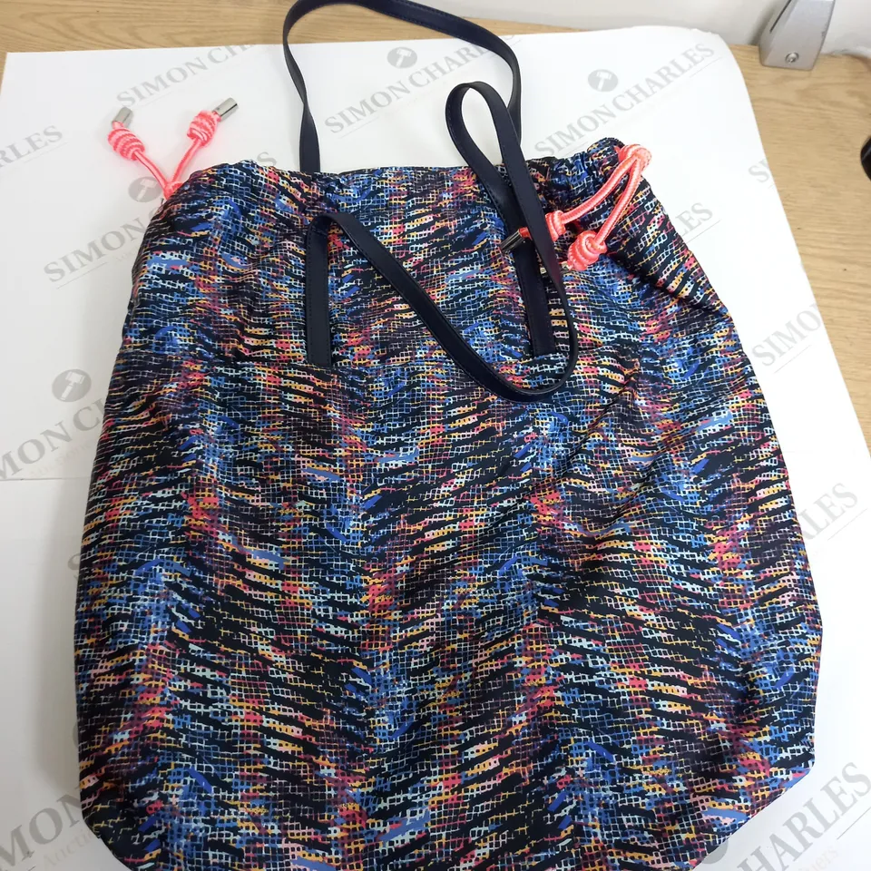 LARGE QUANTITY OF CLOTHING ITEMS TO INCLUDE , SWEATERS, JEANS, T-SHIRTS, ETC