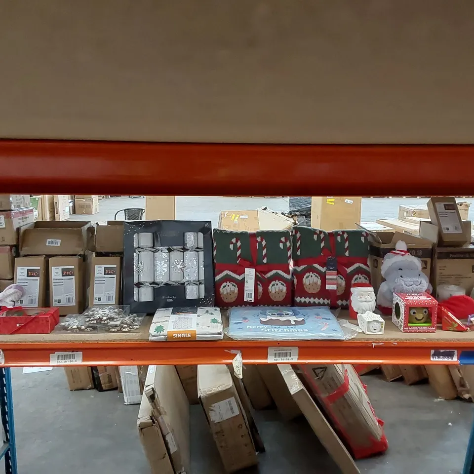 LARGE ASSORTMENT OF CHRISTMAS PRODUCTS TO INCLUDE; MUGS, CRACKERS, LIGHTS, BAUBLES ETC