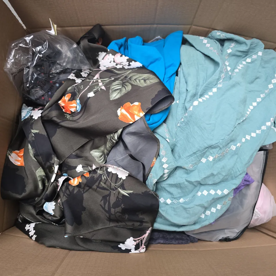 APPROXIMATELY 30 ASSORTED CLOTHING ITEMS IN VARIOUS SIZES, STYLES & COLOURS TO INCLUDE BRANDS SUCH AS ADIDAS, RIVER ISLAND ABAYAS, ETC - COLLECTION ONLY