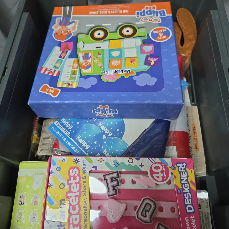 BOX OF ASSORTED TOYS INCLUDING MR BLIPPI'S ICES GAME; CHARM BRACELETS DESIGNER KIT; BEAD BRACELETS DESIGNER SET