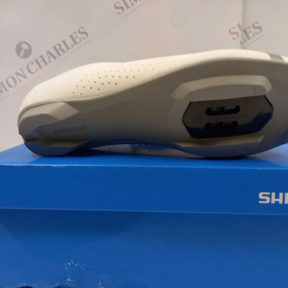 BOXED PAIR OF SHIMANO EXPLORER CYCLING SHOES UK SIZE 7