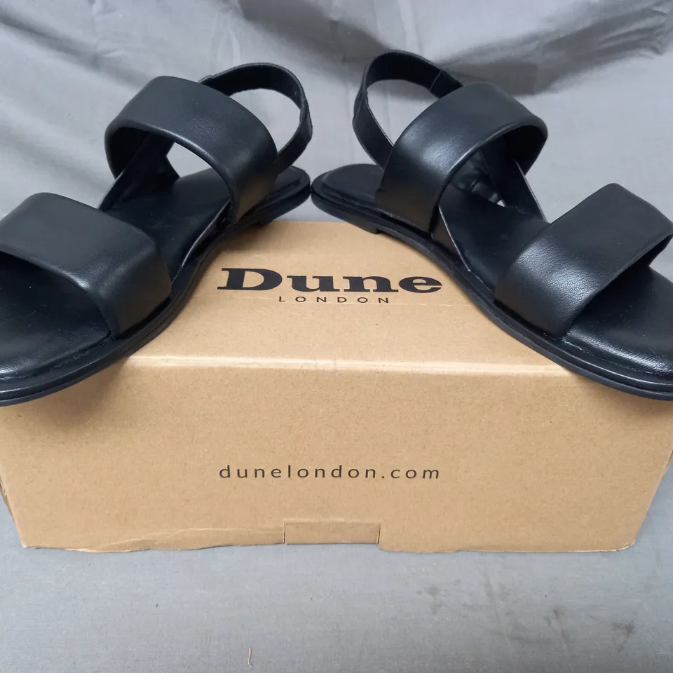 BOXED PAIR OF DUNE LONDON LEATHER SANDALS IN BLACK SIZE 6