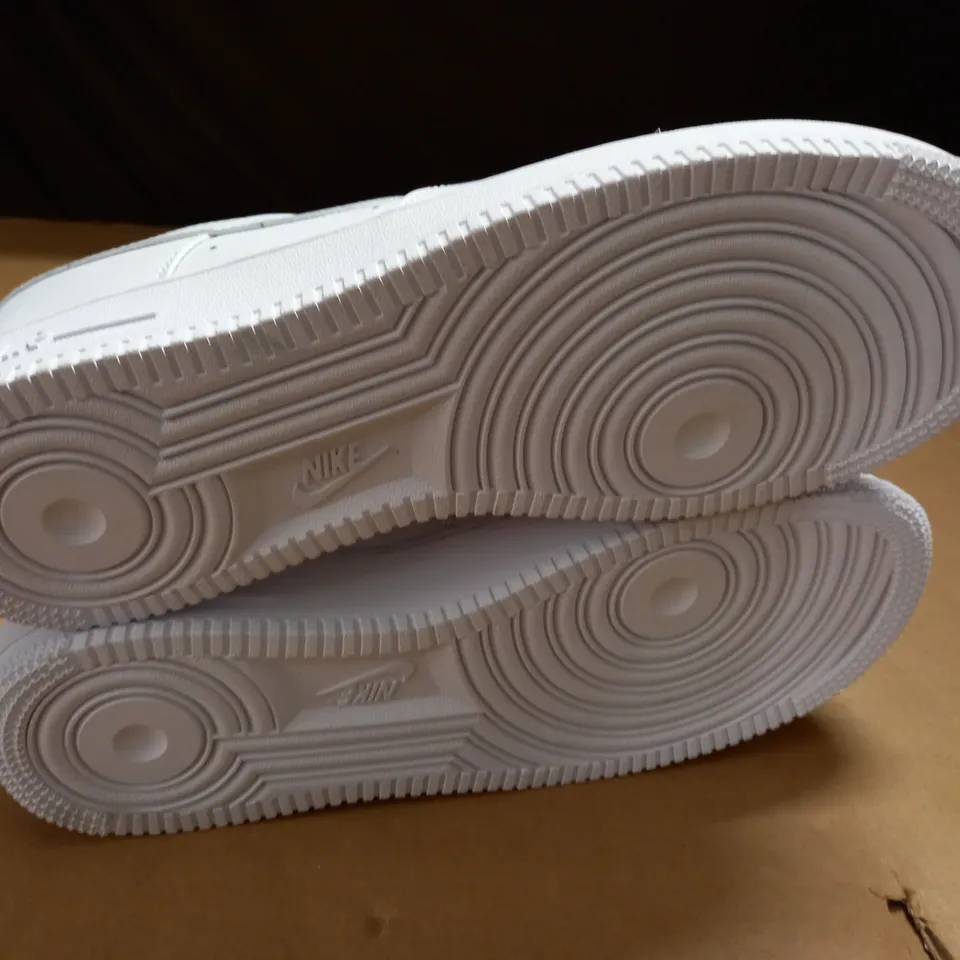 NIKE AIR WHITE TRAINERS - UK 10