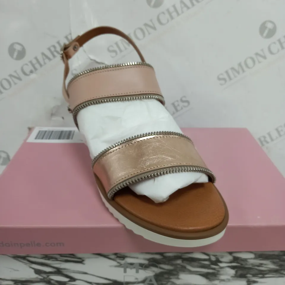 BOXED PAIR OF MODA IN PELLE ARITA CAMEO LEATHER TRAINERS - SIZE 8