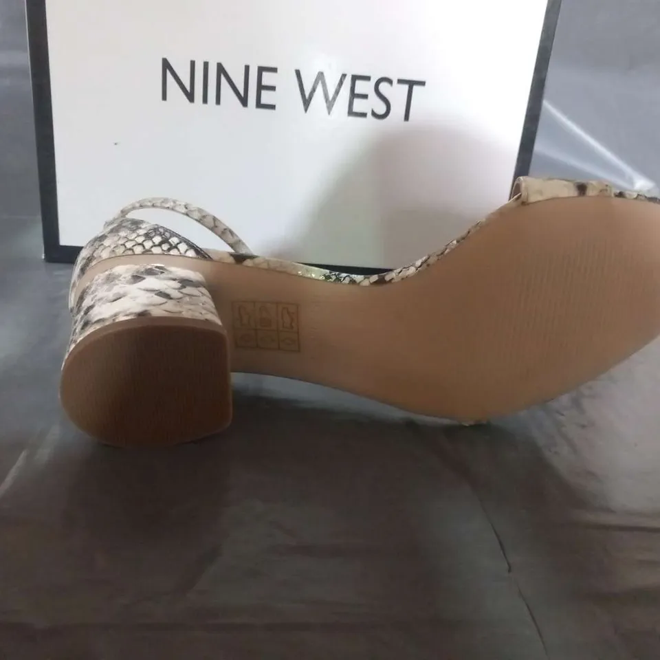 BOXED NINE WEST WINNIE SILVER SNAKE PRINT SIZE 3