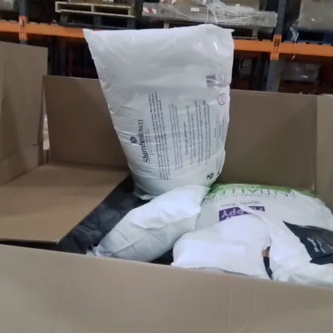 PALLET CONTAINING A LARGE QUANTITY OF PILLOWS 