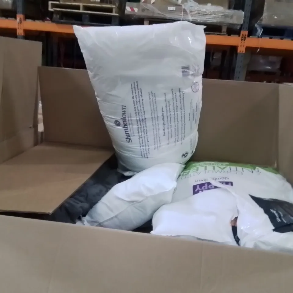 PALLET CONTAINING A LARGE QUANTITY OF PILLOWS 