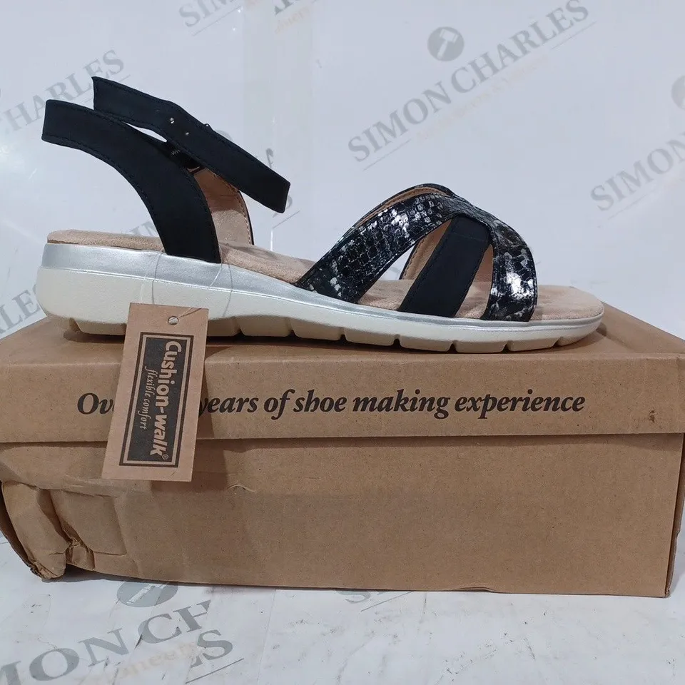 BOXED PAIR OF CUSHION-WALK FAUX SNAKESKIN SANDALS IN BLACK SIZE 6