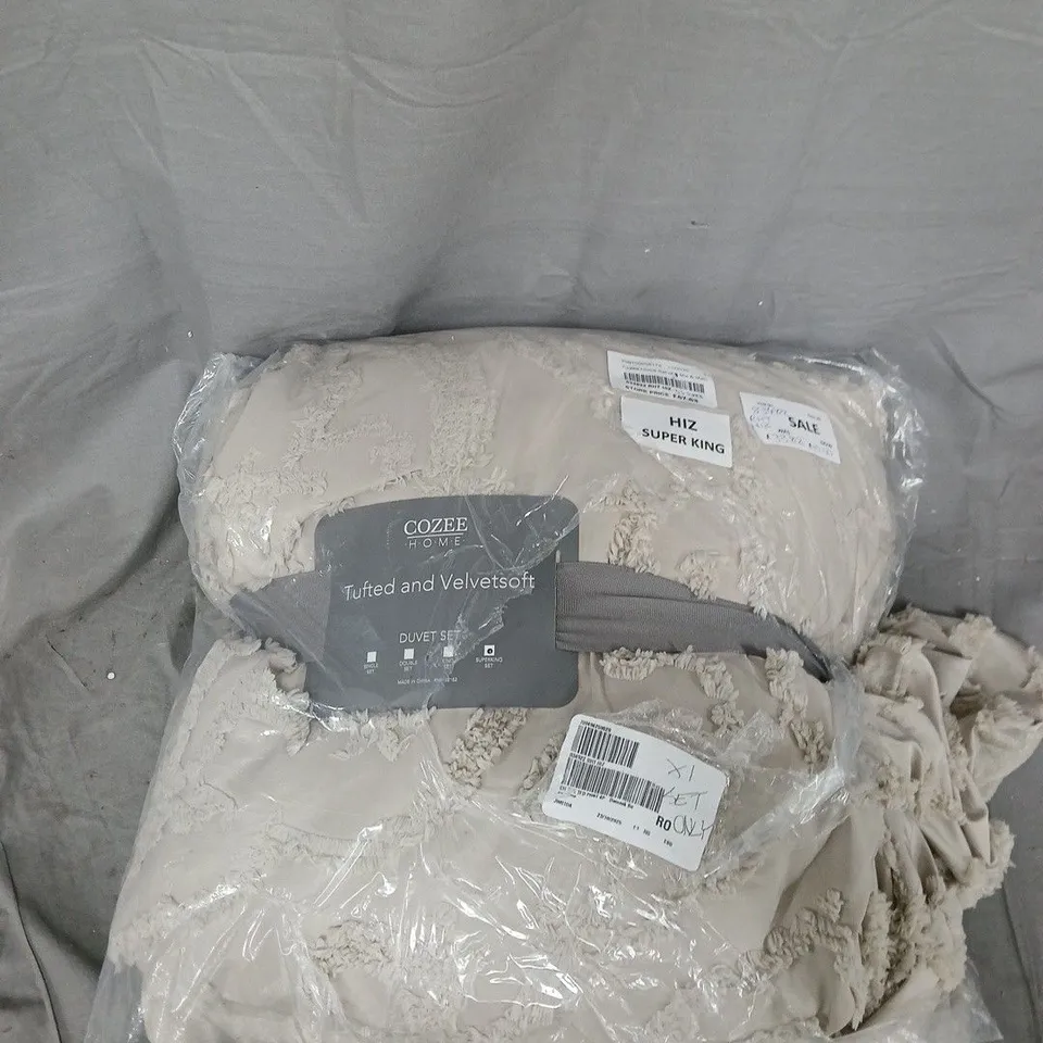 COZEE HOME TUFTED AND VELVETSOFT DUVET SET – SUPER KING, CREAM