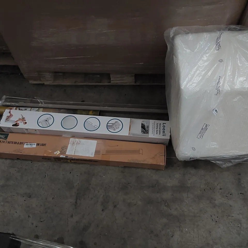 PALLET OF ASSORTED ITEMS INCLUDING: LED AQUARIUM LIGHT, RETRACTABLE SAFETY GATE, WINDOW BLINDS, MEMORY FOAM PILLOW, WORLD MAP