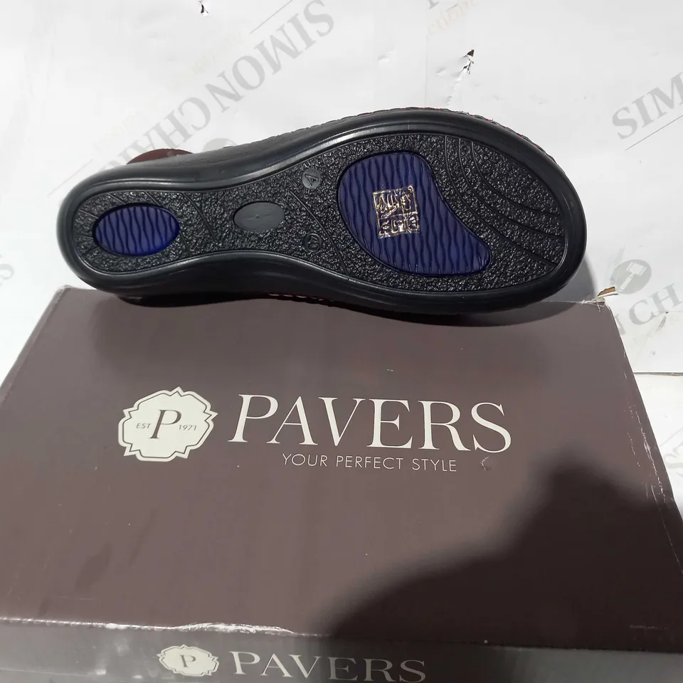 BOXED PAIR OF PAVERS LEATHER SLIPPERS IN BURGUNDY UK SIZE 7