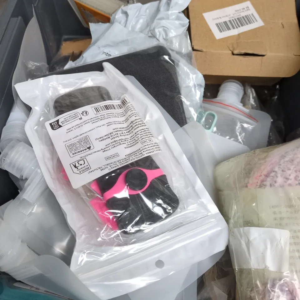 APPROXIMATELY 20 ASSORTED HOUSEHOLD ITEMS TO INCLUDE KITCHEN CUTLERY, STYLUS PENCIL FOR IPAD AND A MAGNETIC LOG BURNER THERMOMETER