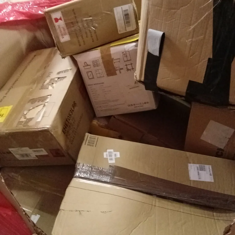 PALLET OF ASSORTED HOUSEHOLD GOODS AND PRODUCTS TO INCLUDE; FOLDING PLAY MAT, BABY PLAYPEN, CEILING FAN LIGHT, STEAM CLEANER ETC