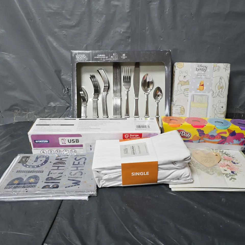 APPROXIMATELY 20 ASSORTED HOMEWARE ITEMS TO INCLUDE PLAYDOH SET, BIRTHDAY CARDS, CURVED 32 PIECE CUTLERY SET, ETC - COLLECTION ONLY