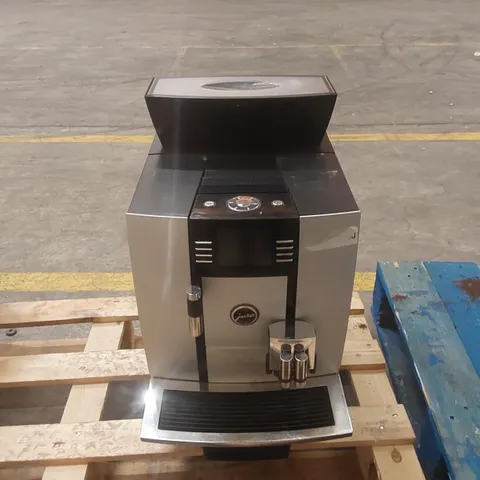 JURA GIGA COMMERCIAL COFFEE MACHINE 