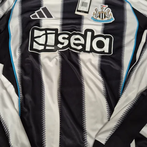 ADIDAS NEWCASTLE UNITED LONG SLEEVE FOOTBALL JERSEY SIZE MEDIUM