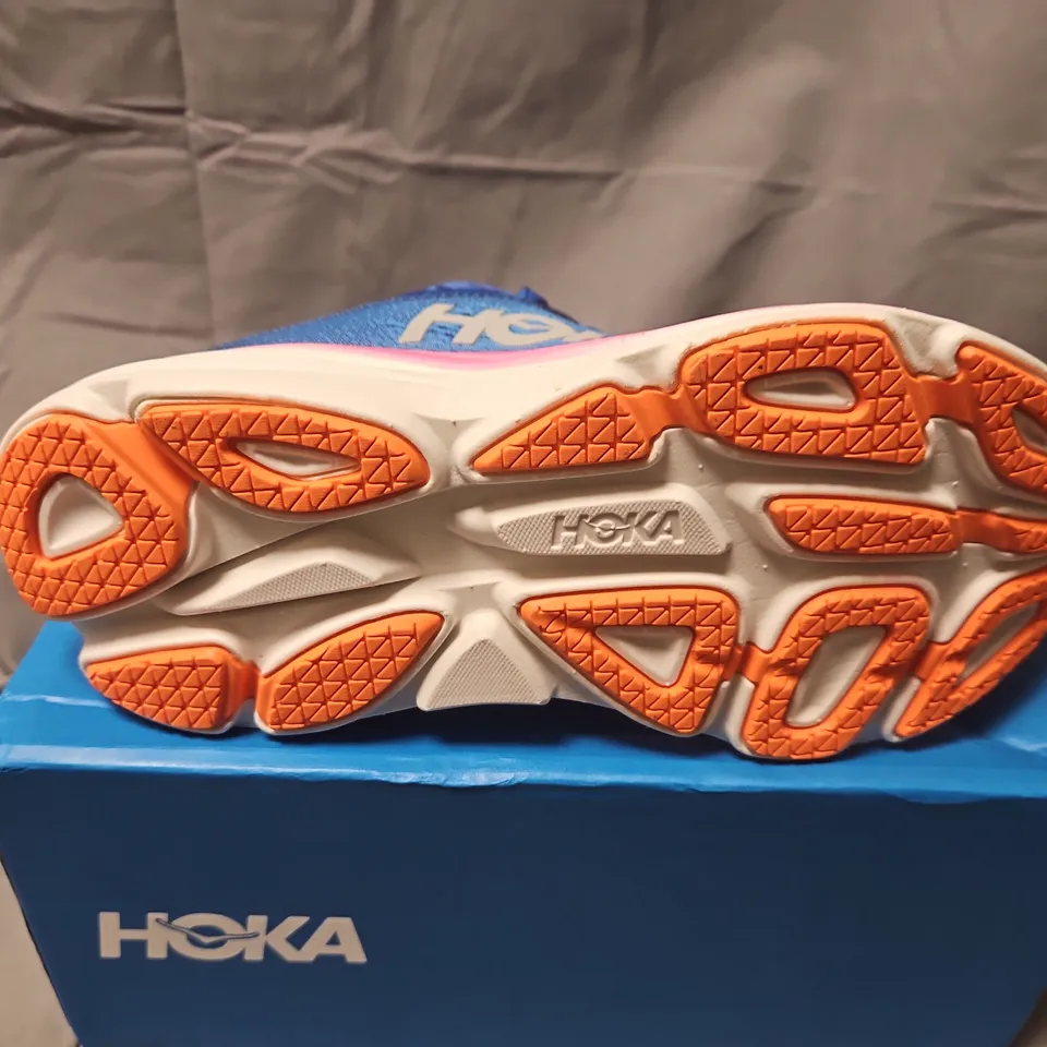BOXED HOKA BONDI 8 RUNNING SHOES – BLUE WITH PINK MIDSOLE - UK 6
