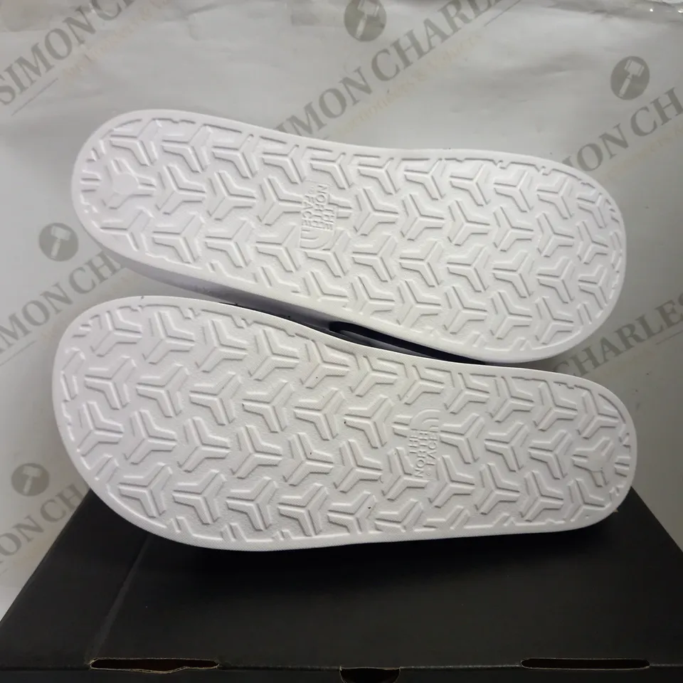 BOXED THE NORTH FACE WHITE BASE CAMP SLIDERS - SIZE 11