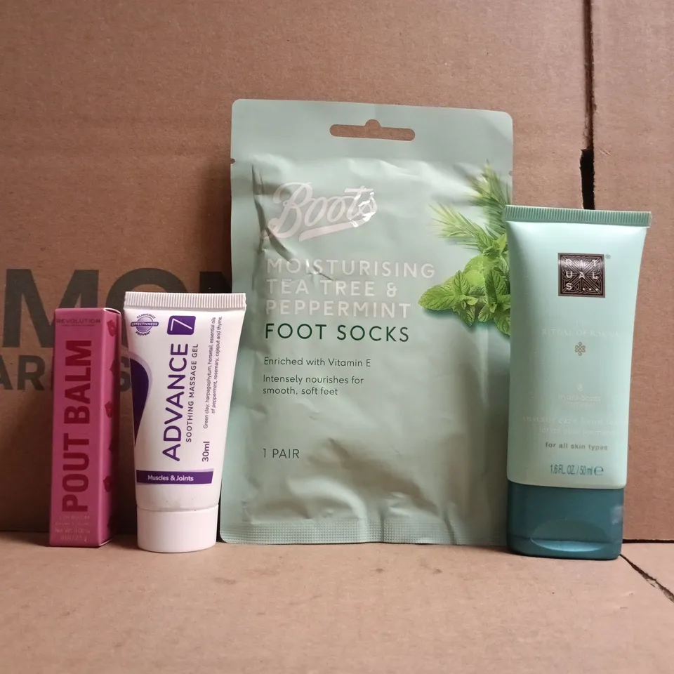 APPROXIMATELY 10 ASSORTED COSMETIC ITEMS TO INCLUDE RITUALS, POUT BALM, ETC - COLLECTION ONLY