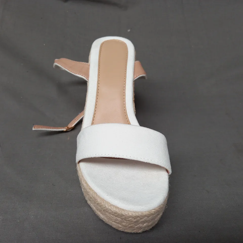BOXED PAIR OF DESIGNER OPEN TOE HIGH WEDGE SANDALS IN WHITE EU SIZE 40