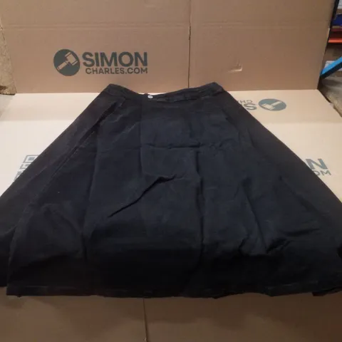 BOX CONTAINING APPROXIMATELY 18 BRAND NEW J D WILLIAMS DENIM BLACK PLEAT SKIRTS - SIZE 14