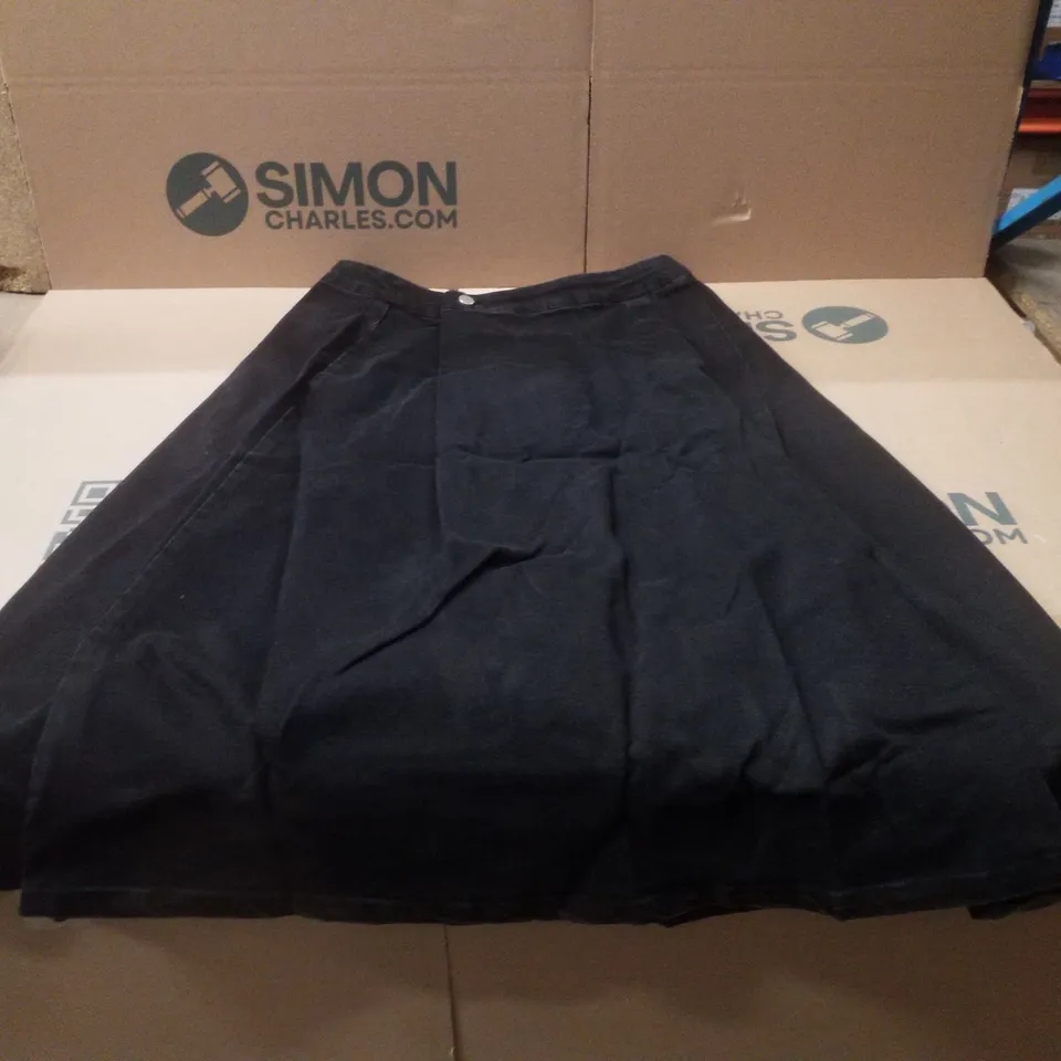 BOX CONTAINING APPROXIMATELY 18 BRAND NEW J D WILLIAMS DENIM BLACK PLEAT SKIRTS - SIZE 14