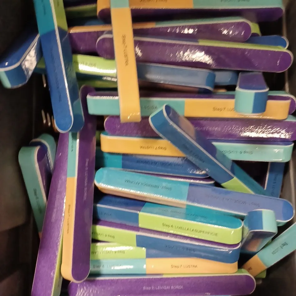 BOX OF ASSORTED EMERY BOARDS 