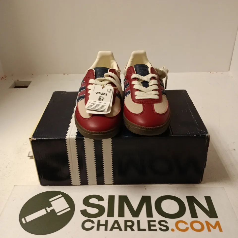 BOXED PAIR OF ADIDAS SAMB OG TRAINERS IN BEIGE/RED/BLUE - UK 3