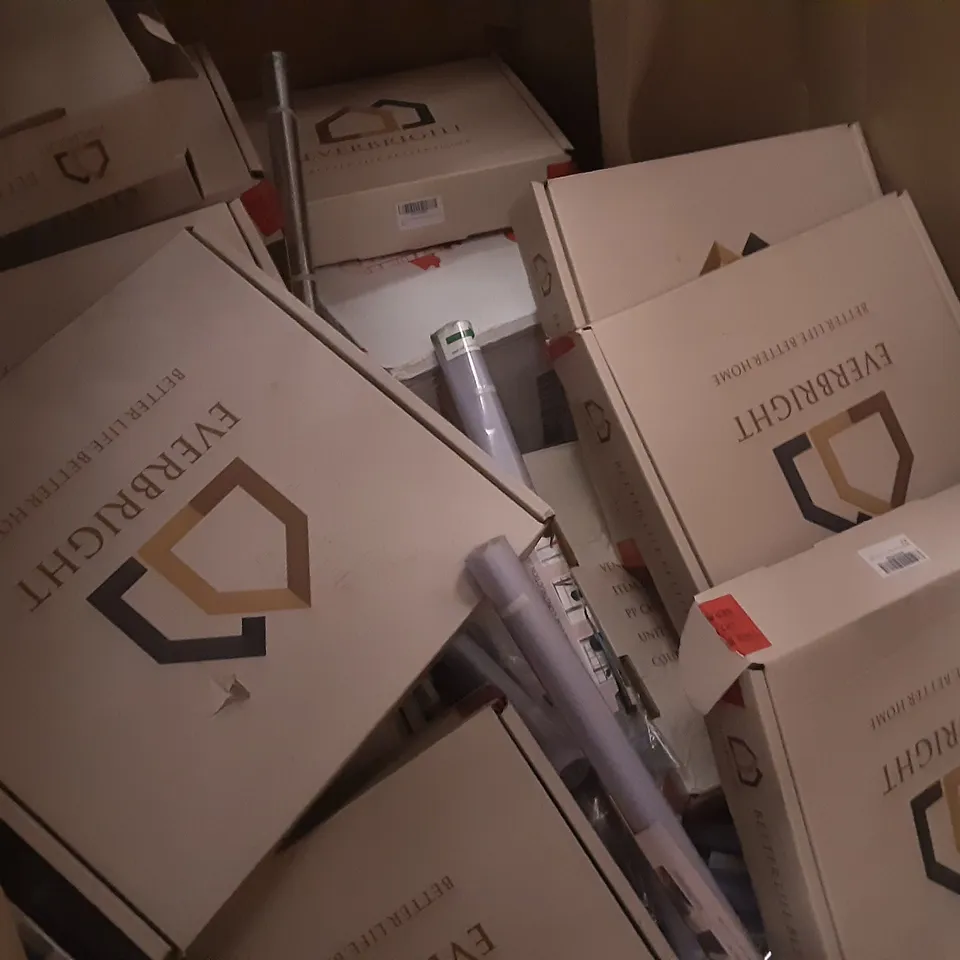 PALLET OF ASSORTED PRODUCTS INCLUDING EVERBRIGHT PP CHARGER PLATES, FOLIE WALL PAPER, ESSELTE