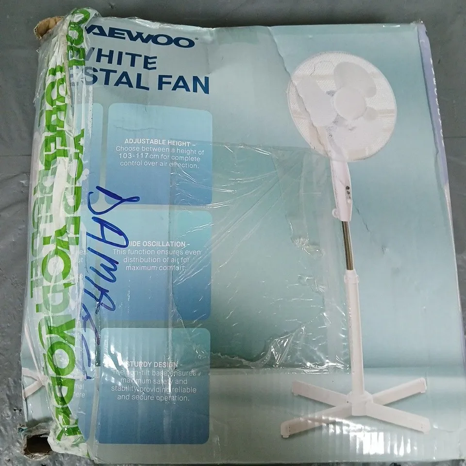 DAEWOO 16" WHITE PEDESTAL FAN 